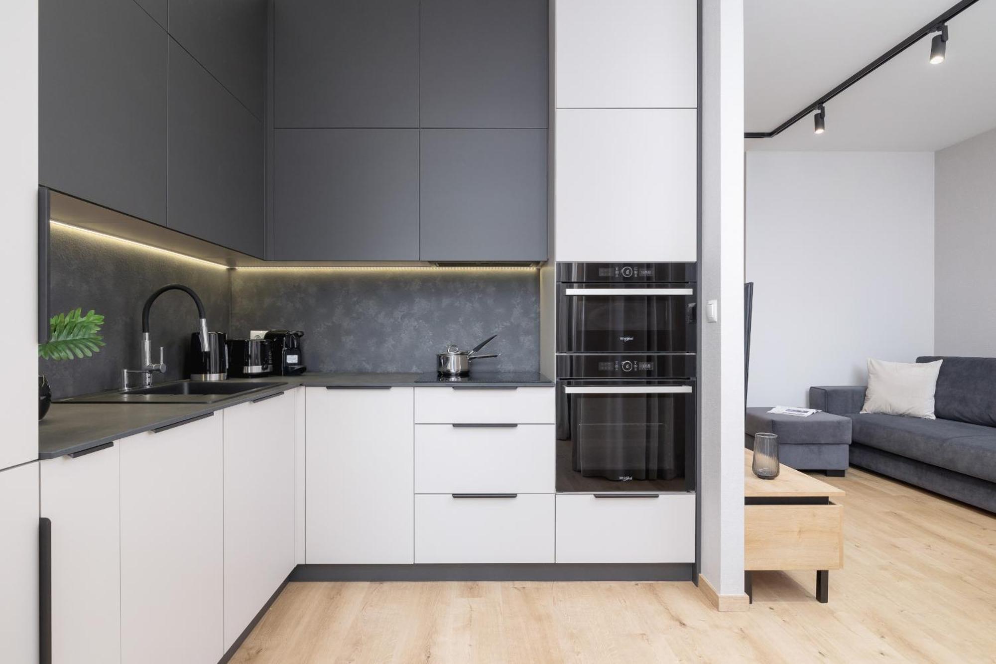 Bright Apartment In Krakow With Garden, Air Conditioning, Parking And Desk By Renters Prestige Eksteriør bilde
