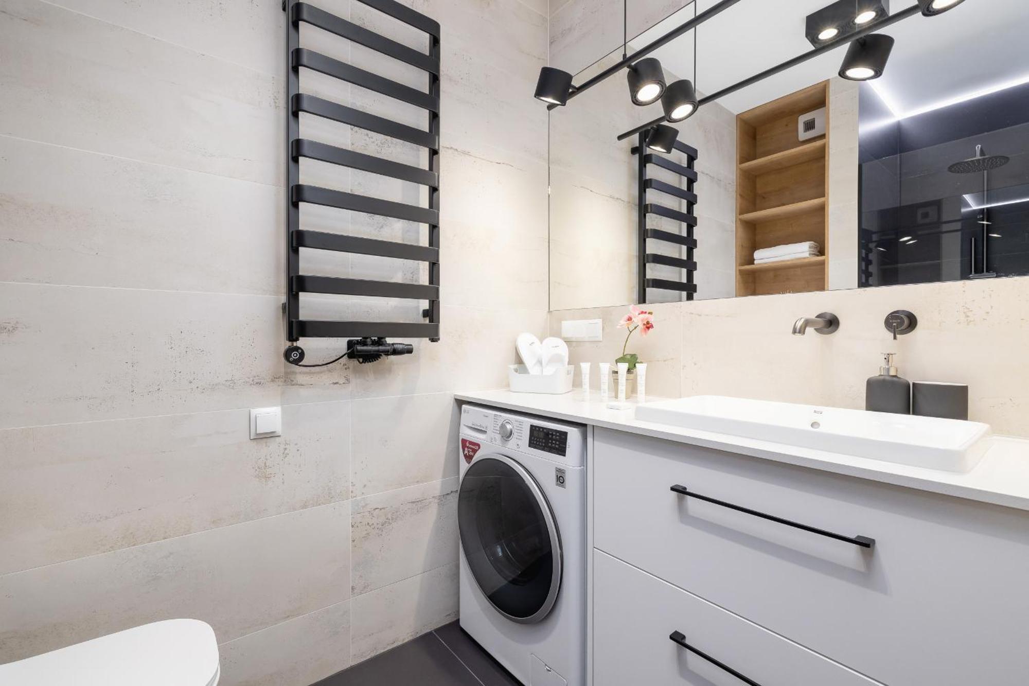 Bright Apartment In Krakow With Garden, Air Conditioning, Parking And Desk By Renters Prestige Eksteriør bilde