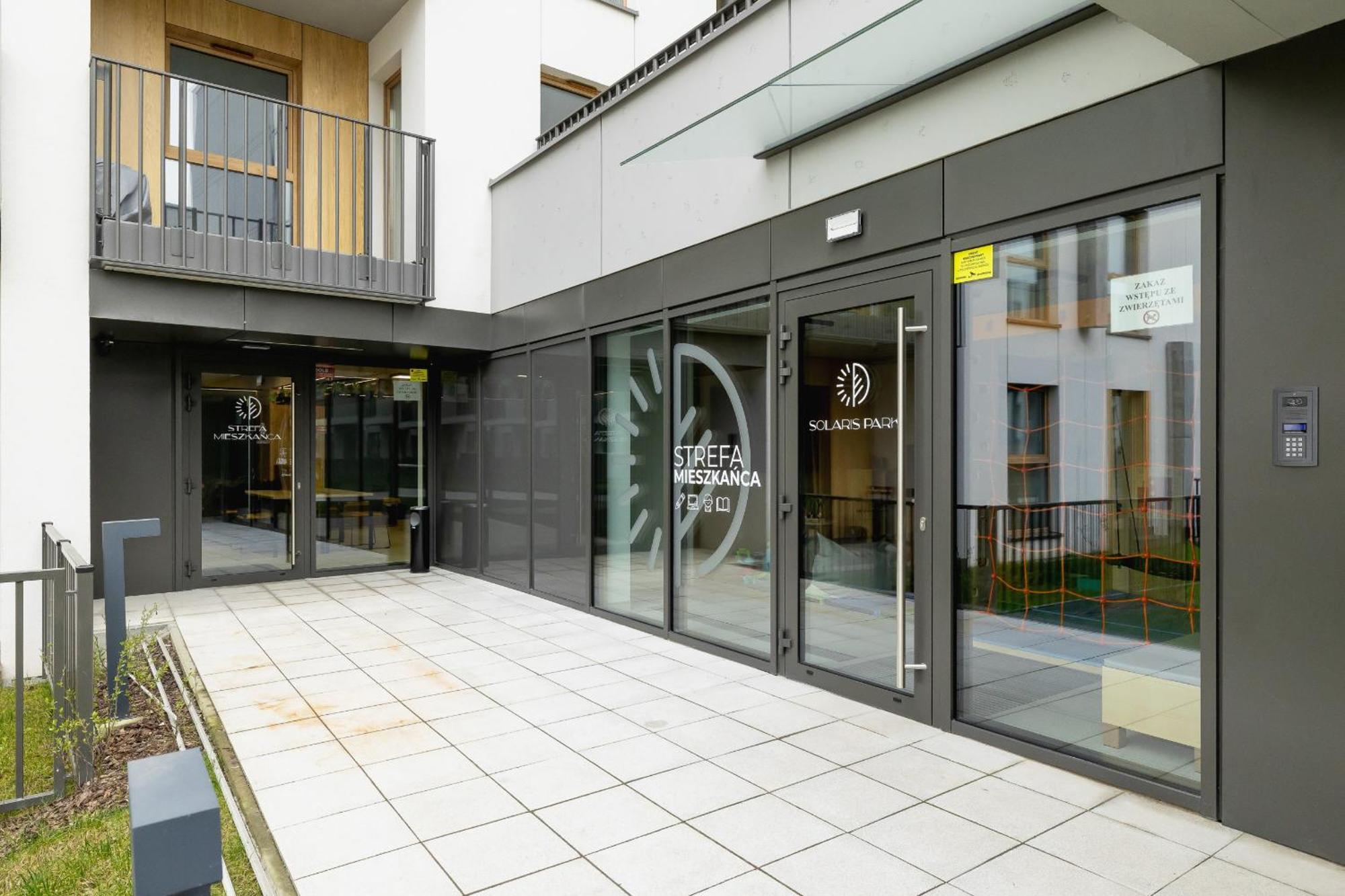 Bright Apartment In Krakow With Garden, Air Conditioning, Parking And Desk By Renters Prestige Eksteriør bilde