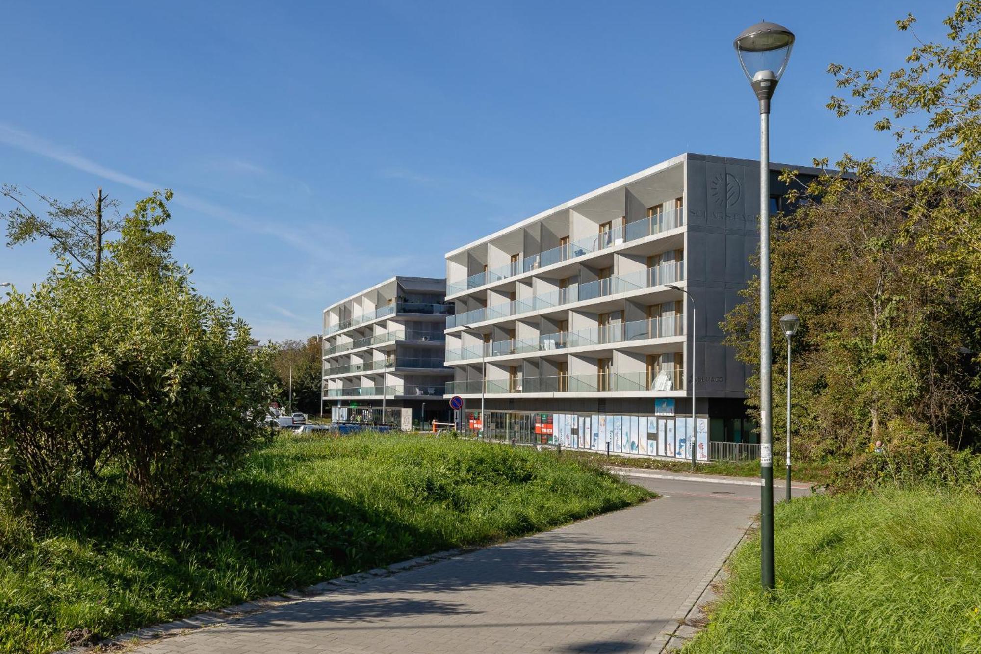 Bright Apartment In Krakow With Garden, Air Conditioning, Parking And Desk By Renters Prestige Eksteriør bilde